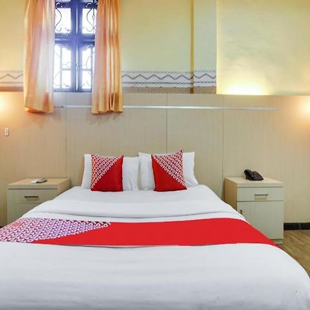 Oyo 1140 Hotel Tresya Tanjung Balai Tanjungbalai Buitenkant foto