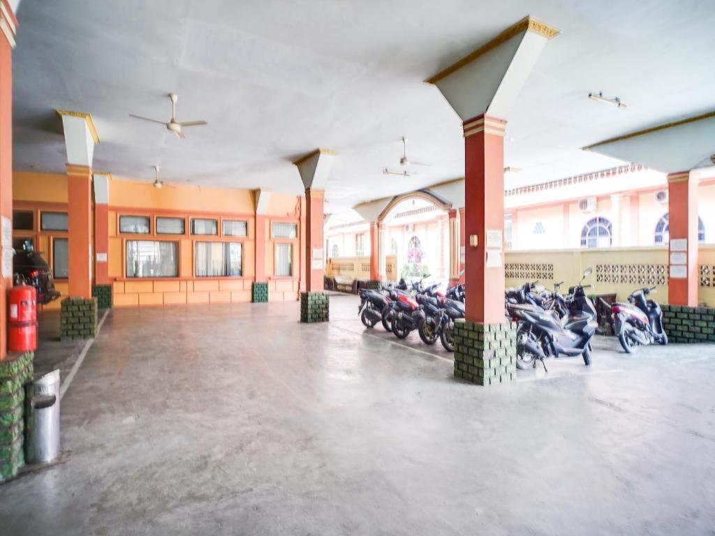 Oyo 1140 Hotel Tresya Tanjung Balai Tanjungbalai Buitenkant foto