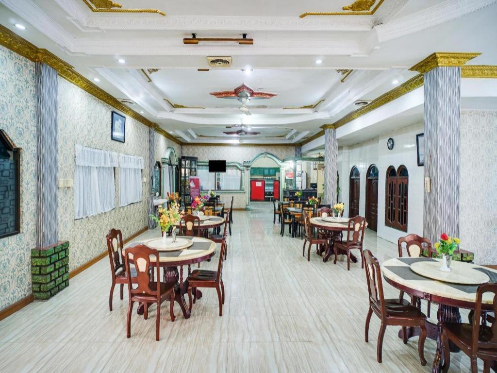 Oyo 1140 Hotel Tresya Tanjung Balai Tanjungbalai Buitenkant foto