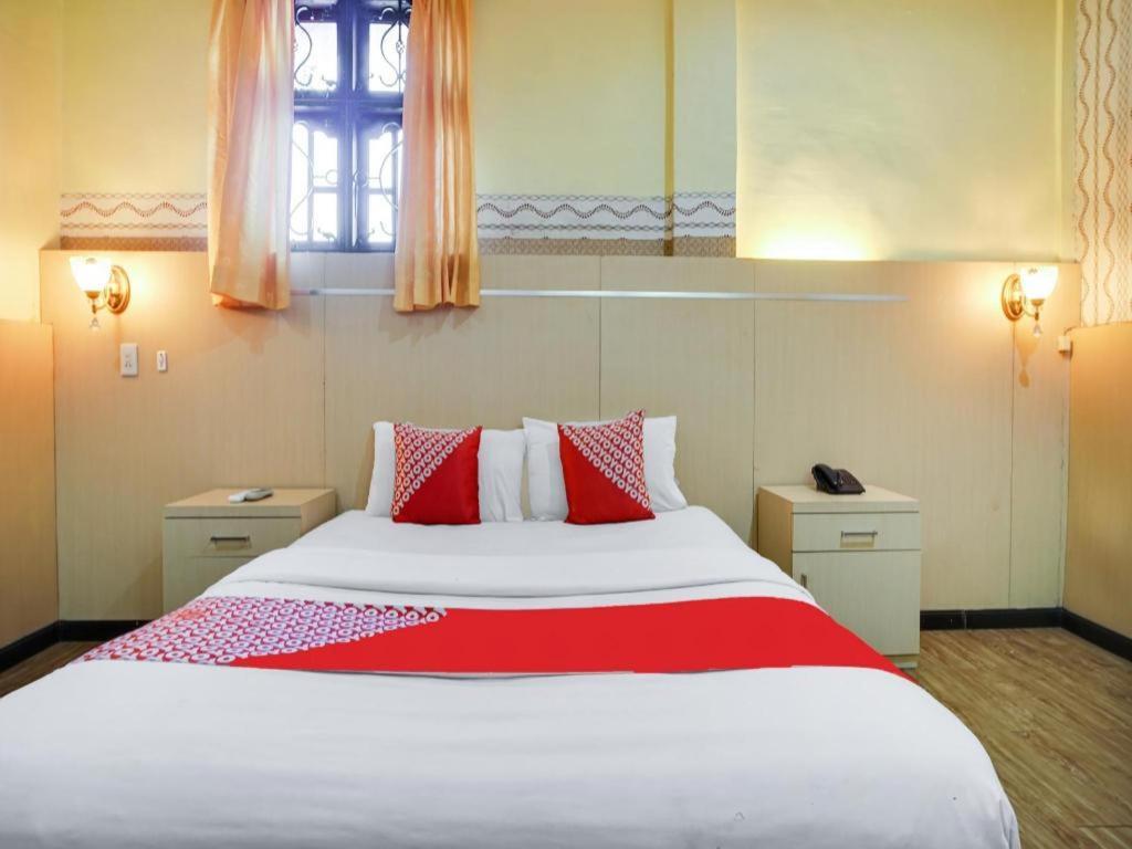 Oyo 1140 Hotel Tresya Tanjung Balai Tanjungbalai Buitenkant foto
